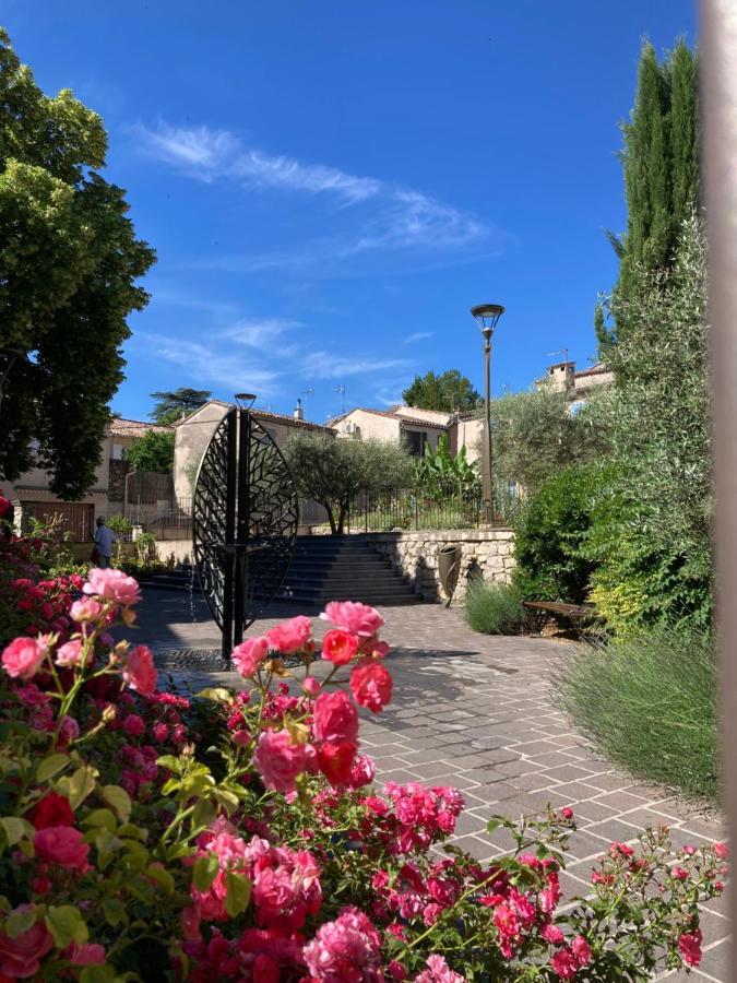 T2 Classe 2* Calme Au Coeur Du Village Provencale Gréoux-les-Bains Exteriör bild